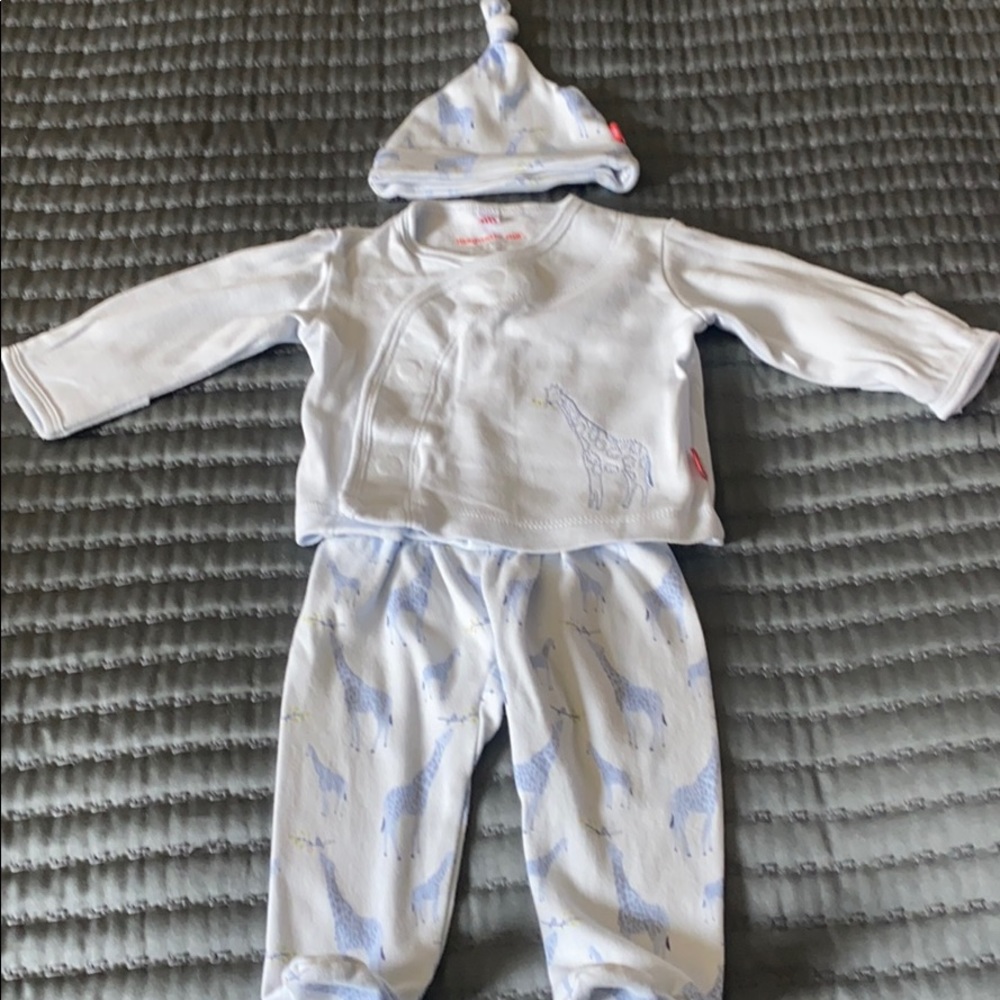 Magnetic Me outfit with hat